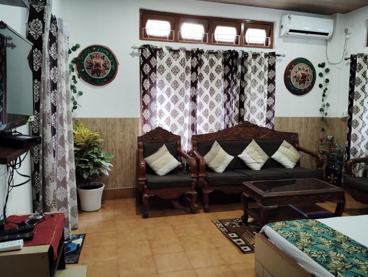 Amazing Homestay 구와하티 외부 사진