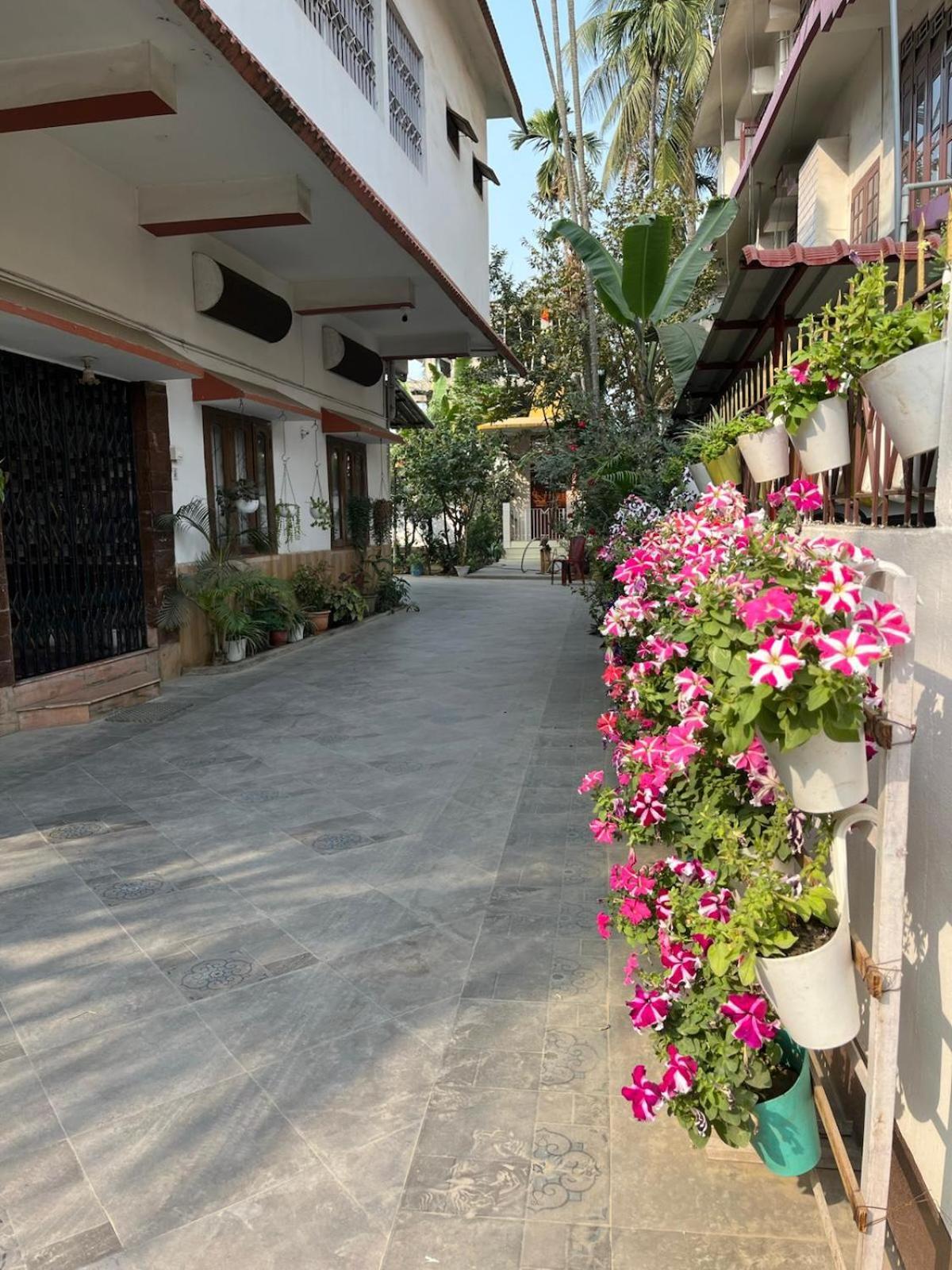 Amazing Homestay 구와하티 외부 사진